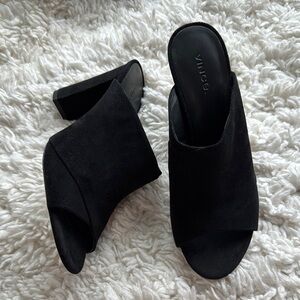 🆕 Vince Suede Sandals‎